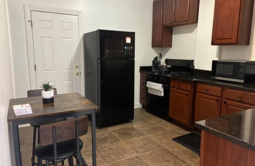 South Shore Apartment | Comfy 3Bdrm near LSD,Obama Center, UIC, Sci Museum