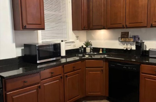 South Shore Apartment | Comfy 3Bdrm near LSD,Obama Center, UIC, Sci Museum