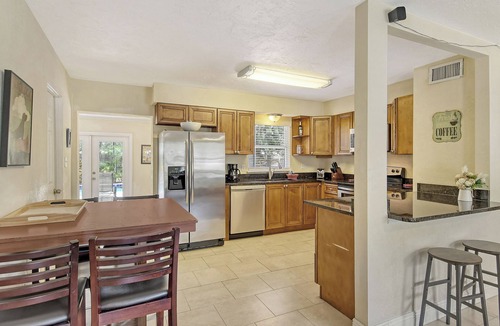 Alta Vista House | Comfy 3bed/2bath with pool close to Downtown