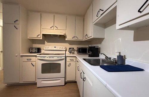 Pierrefonds-Roxboro Apartment | Comfy 3BR Pierrefonds | 2 Free Parking Spots