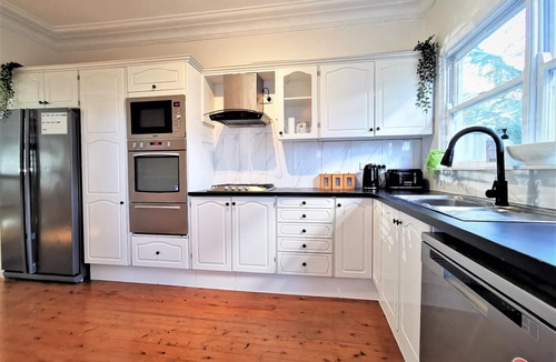 Miranda Villa | Comfy 4 Bedroms Corner House