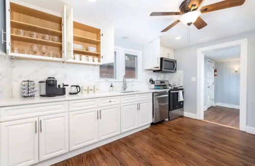 Bristol House | Comfy 4-Bedroom Home with King Bed-Free Parking