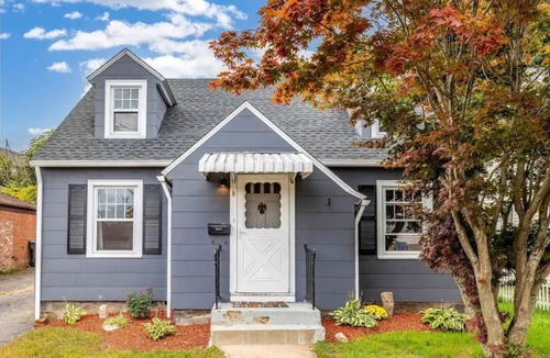 Bristol House | Comfy 4-Bedroom Home with King Bed-Free Parking