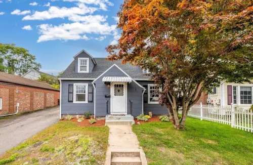 Bristol House | Comfy 4-Bedroom Home with King Bed-Free Parking