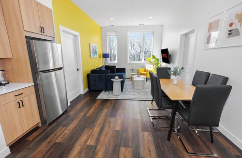 Near South Side Apartment | Comfy 4BR/3BA Chicago Retreat Near Museum Campus & McCormick