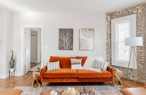 West Ridge Apartment | Comfy and Chic Escape 2BR and 2BA in Little India
