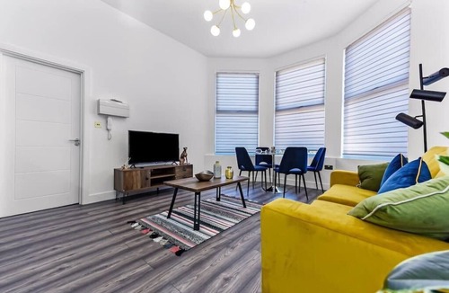 Crouch End Apartment | Comfy and Contemporary One Bedroom Flat