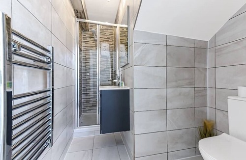 Crouch End Apartment | Comfy and Contemporary One Bedroom Flat