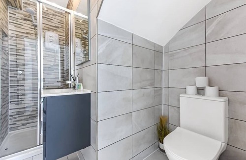 Crouch End Apartment | Comfy and Contemporary One Bedroom Flat