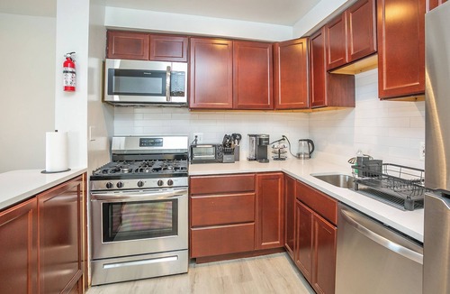 Nauck Apartment | Comfy and Cozy - Min from National Mall