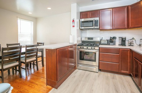 Nauck Apartment | Comfy and Cozy - Min from National Mall