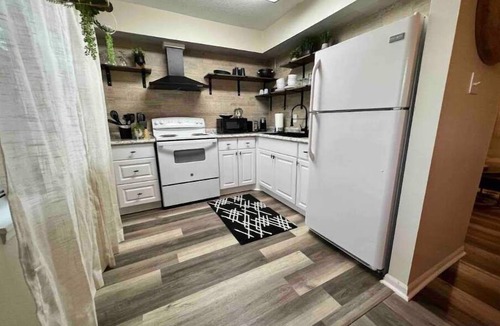 Pooler House | Comfy and cozy on Holly