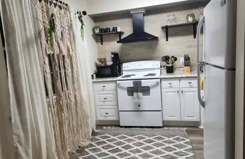 Pooler House | Comfy and cozy on Holly