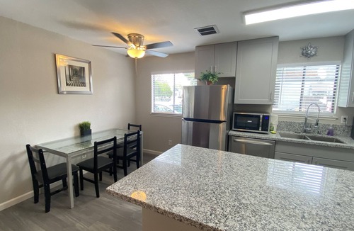 Roseville House | Comfy and freshly updated 2/1 duplex