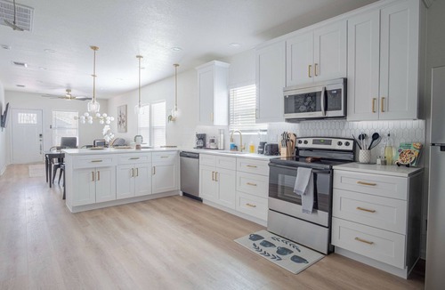 Downtown San Antonio Cottage | Comfy and Happy Stays Near Riverwalk and Downtown!