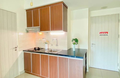 Pekayon Jaya Apartment | Comfy and Spacious 3BR with Extra Room Grand Kamala Lagoon Apartment By Travelio