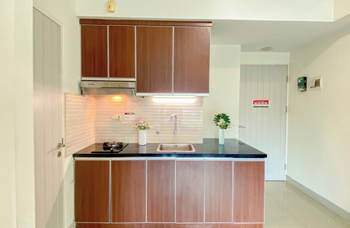 Pekayon Jaya Apartment | Comfy and Spacious 3BR with Extra Room Grand Kamala Lagoon Apartment By Travelio