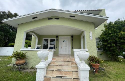 East Little Havana House | Comfy and Spacious Suite with Free Parking