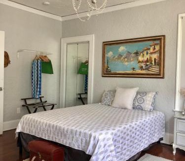 East Little Havana House | Comfy and Spacious Suite with Free Parking