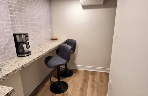 Churchill Meadows House | Comfy and Vibrant Home in Mississauga 2BR +Dan