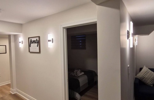 Churchill Meadows House | Comfy and Vibrant Home in Mississauga 2BR +Dan
