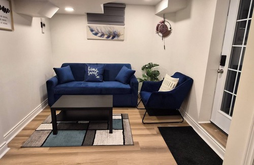 Churchill Meadows House | Comfy and Vibrant Home in Mississauga 2BR +Dan