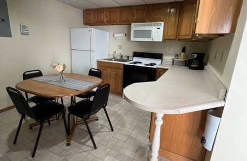 Sayre Apartment | Comfy Apt near Guthrie/RPH Sayre