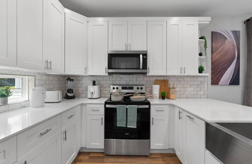 University Hills and Windsor Park House | Comfy Austin Home Base | Sleeps 12+ | Close to DT