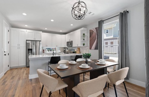 University Hills and Windsor Park House | Comfy Austin Home Base | Sleeps 12+ | Close to DT