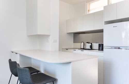 North Sydney Apartment | Comfy Balcony Studio near Parks,