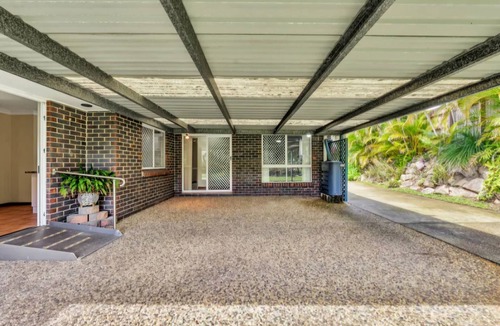 Capalaba House | Comfy Bayside Home