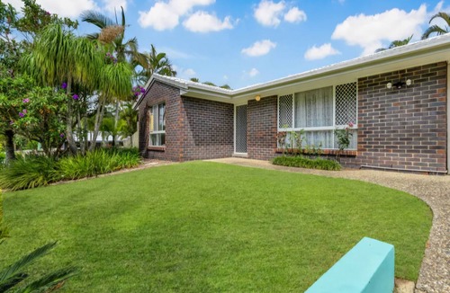 Capalaba House | Comfy Bayside Home