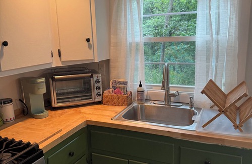 Cape Neddick Apartment | Comfy Beach Cottage