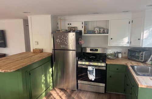 Cape Neddick Apartment | Comfy Beach Cottage