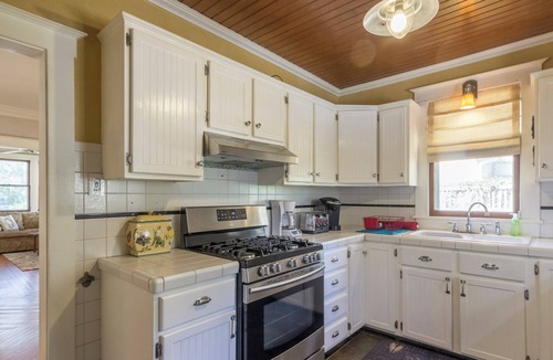 Wilmington House | Comfy bungalow - HEATED POOL! pets ok