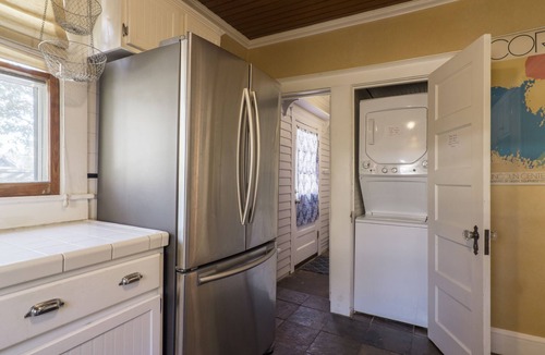 Wilmington House | Comfy bungalow - HEATED POOL! pets ok