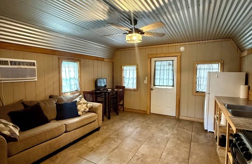 Andalusia Cabin | Comfy cabin located in Andalusia, AL