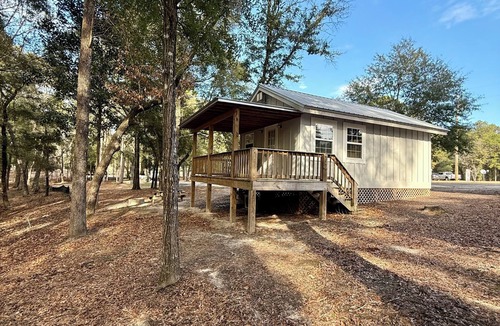 Andalusia Cabin | Comfy cabin located in Andalusia, AL