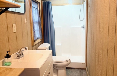 Andalusia Cabin | Comfy cabin located in Andalusia, AL