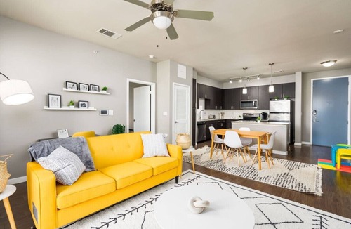 Terrell Heights Apartment | Comfy Chic King Bed Refreshing Office Desk w/Pool