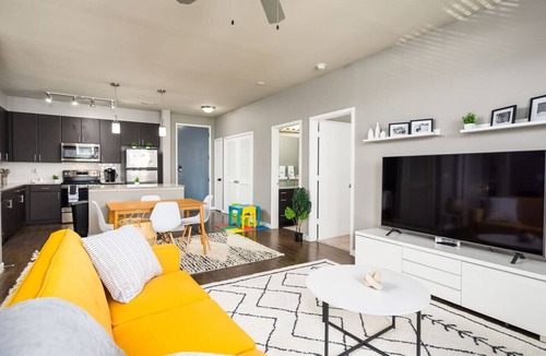 Terrell Heights Apartment | Comfy Chic King Bed Refreshing Office Desk w/Pool