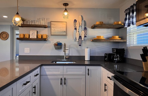 Surfside Beach House | Comfy Coastal Cottage Three