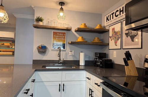 Surfside Beach House | Comfy Coastal Cottage Four