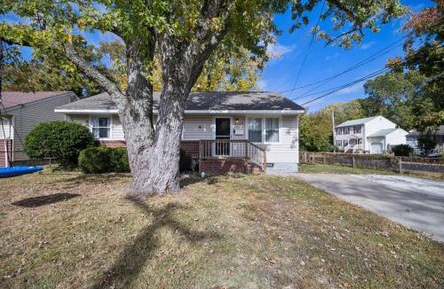 Buckroe Beach House | Comfy Coastal Getaway with Modern Comforts home