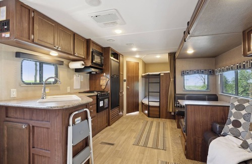 Langworthy RV Rental | Comfy Coleman rental camper in Delhi, IA