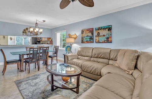 Jupiter Condo | Comfy Condo at Jupiter Bay Resort, with easy beach access