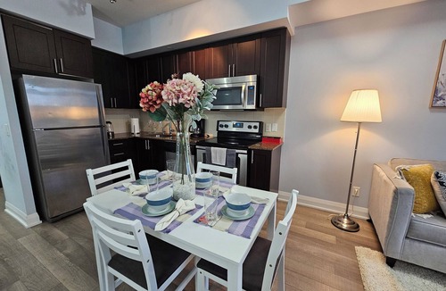 Thornhill Apartment | Comfy Condo near Promenade Mall