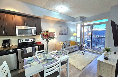 Thornhill Apartment | Comfy Condo near Promenade Mall
