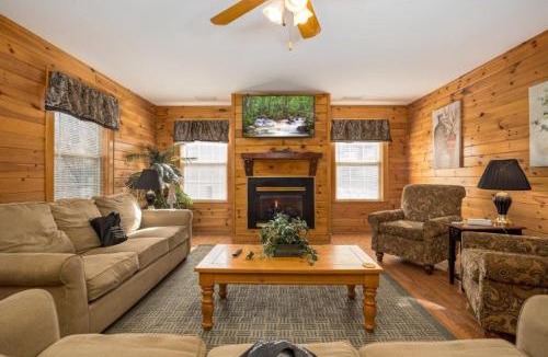 Pigeon Forge Apartment | Comfy Condo perfect for your Mountain Vacation
