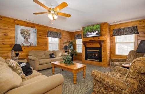 Pigeon Forge Apartment | Comfy Condo perfect for your Mountain Vacation